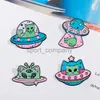 Créative Alien Enamel Brooch Couronne Basin Pick Spaceship Toilet Alien Space Cat Green Alien Metal Badge Punk Puns Bijoux