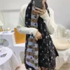 Trendência de moda de luxo de designer de alta qualidade Trendência feminina Lenço de inverno Lenço quente Lenque quente CARTA DE SHELE DE MULHERIA PRIMEIRA GRAFFITI TREEND SHAWL