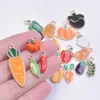 チャーム21PCS野菜シリーズアロイエナメルDIYイヤリングネックレスブレスレットジュエリーオーナメントメタルアクセサリーのためのかわいいペンダント