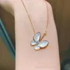 Designer-Halskette, weiße Fritillaria-Schmetterlings-Halskette für Frauen, Roségold-Schlüsselbeinkette, modischer und minimalistischer Schmuck