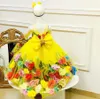 Abito da ballo giallo Abiti da ragazza di fiori con perline per matrimonio Abiti da spettacolo con applicazioni in 3D con collo gioiello trasparente Abito da prima comunione in tulle