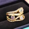 Solitaire ring Huitan Special Interteed Gold Color Rings met geometrische gekleurde steen nieuw ontworpen dames vingerringen voor feest chic juwelier231220
