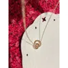 дизайнерские ювелирные изделия мода титановая сталь женское бесцветное сетчатое ожерелье с красным воротником 2024 новая тенденция уникальный дизайнер ожерелье с римскими цифрами