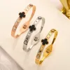 Trèfle à quatre feuilles Designer lettre bracelet cristal chance Boutique bijoux nouveau Style de mode cadeau Bange classique