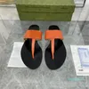 Läder thong sandal kvinnor män modedesigner tofflor tunna flip flops skor sommar strand casual glides svart vit