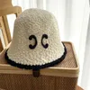 Chapeau de godet de concepteur d'hiver chapeaux ajustés arc d'agneau rouleau bol coloré bonnet lettre tempérament casquette design mode parasol casquettes vêtements de voyage