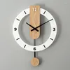 Orologi da parete orologio minimalista moderno moderno in legno solido quadrato silenzioso circolo creativo decorazione di soggiorno e camera da letto