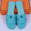 tofflor lyxiga designer läder damer sandaler sommar platt skor mode strand kvinnor tofflor brev drag glidbanor flip flops för kvinnor damer sexig toffel 35-42