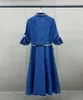 Womens Dress European Fashion Brand Blue Lapel Neck Half ärms samlade midja metalldekoration Denim Midi Dress