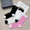 Chaussettes Bonneterie marque coréenne fille mince et minimaliste bande de fosse verticale c lettre noir blanc poudre tube moyen chaussettes femmes 2LSR CZYR