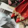 Scarpettestrae di design Donne Donne Pompe Crystal Bowknot Satin Summer Lady Rosso Black Scarpe in pelle vera Cucchi alti per feste Scarpe da ballo