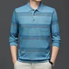 Polo da uomo a maniche lunghe a righe primaverili e autunnali Tshirt streetwear business casual versione tascabile top sciolto 231220