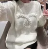 Kadın Sweaters Tasarımcı Lüks Kore Ağı Kırmızı Patlama Göğüs CC Tasarım Kazak Mizaç Her Şey Tembel Stil Düz Renk Dışarıda Giymek için 6641ESS