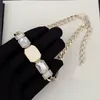 Gioielli di design Collana in ottone di lusso Marchio francese Classico doppia lettera intarsiata strass quadrato Collana con ciondolo in rame di alta qualità Regalo di moda sorella