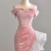 18016 Robe de soirée sirène irrégulière à paillettes roses pour femmes 2023 robes à pompon de perles ajustées avec queue en dentelle étincelante 231220