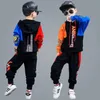 Pullover Set di abbigliamento per ragazzi Primavera Autunno Moda Felpa con cappuccio Giacche + Pantaloni Sport Abbigliamento per bambini Tuta per bambini Teen 4 6 8 10 12 anniL231215