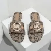 Luxe strandslippers ontwerper metallic sandalen borduurwerk dia's damesmode dames casual platte pantoffel slippers vrouwelijke zomerkleding nieuwe schoenen met lage hak