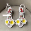 2024 Mulheres senhoras Sandálias de patentes genuínas sapatos de vestido de 6 cm de salto alto de salto alto peep-toe festas de casamento tira de fivela diamante boêmia 3d Flor Strawberry Tamanho