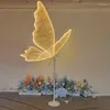 フロアランプの結婚式の装飾ライトLEDレース蝶ランプロマンチックなクリエイティブバタフライロードロードロードウォークウェイパーティーステージライト。