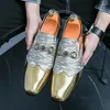 Klänningsskor Luxur Mans designer spetsade guld brogue av hög kvalitet bekvämt läder för mens formella bröllop prom hemkomling