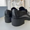 Mocassini classici in metallo Sandali con diapositive da donna Scarpe eleganti con chiusura Italia Stampa pigra Lettera Scarpe basse casual Pantofole firmate Pantofole di lana