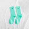 MEN SOCKS COATS مصممي الكاحل نساء تصمم الجوارب الرياضية القطن التنفس مخزن طويل الألوان متعددة الألوان القابلة للخلط e6kf