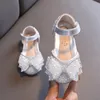 Platte schoenen zomermeisjes flat prinses schoenen mode pailletten boog strass sandalen baby kinderen peuter feest trouwfeest schoenen 231219