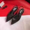 Дизайнер элегантные насосы Slingback Triangle логотип роскошные женские одежды для обуви сексуально марлеополошное страх Decorative Calico Гладкие низкие каблуки сандалии вечеринки