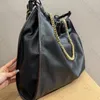 Drawstring tote çanta lzrge çanta zinciri omuz torbası kuzu derisi deri plaj çantaları tasarımcı kadınlar alışveriş çantası hobo alt koltuklu lüks çanta mektup çanta