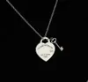 2024 Designer Love Key T Family Necklace Female Di ISN Minority Design Catena di clavicole a forma di cuore