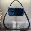 spegelkvalitet paljetter designer axel crossbody väska kvinnor baguette purse koppar paljetter bärbar kväll väska mode underarm stickväska 230715