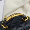 Luxury Pu Leather Cosmetic Case Chain Handväska med justerbar lång rem 2023 Hot Selling Lingge Shoulder Women Bag FMT-4145