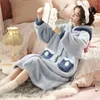 Vêtements de nuit pour femmes kawaii flanelle peignoir chaud fraise à la maison mignonne porte noctelle carioton hooded robe 2023 hiver kimono