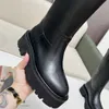 Berömda designerskor Autumn/Winter Knight Boots fashionabla och mångsidiga avancerade hårdvaruhårdvaran Buckle Calfskin Leather Logo Low Heels Chelsea Booties