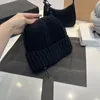 새로운 디자이너 Beanie 럭셔리 따뜻한 보닛 남자와 여자 니트 모자 통기성 부드럽고 편안한 트렌드 패션 캐주얼 다재다능 고급 감각 캡 선물