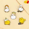 Nuovo cartone animato kawaii Cole Duck Coat Pin giallo Skateboarding Duck Animal Balches Creative Gioielli Regalo all'ingrosso