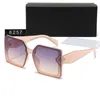 Lunettes de soleil de designer Lunettes de soleil pour hommes 2024 Nouveau grand cadre carré avec jambes de miroir courbées avec boîte noire pour hommes et femmes conduite d'été P6257