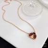 VANTY CLEEFTY HIGH VERSION LADYBUG NECKLACE Kvinnors nya Rose Gold Butterfly Pendant White Fritillaria Plum Blossom Four Leaf Grass Collar Chain Chain Chain