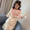 Kinderkleding babymeisjes nacht rok prinses winte herfst 2023 dikke flanel huishouden kleding vaste kleur kanten bowknot 231221