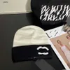 beanie designer kvinnor hatt vinter kvinnor hattar män cap varumärke mens stickade mössor med låda 21 december ny