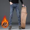 Men s termiska stretch jeans vinter snö varm plysch smal n ben förtjockar fleece denim långa byxor koreanska modebyxor 231220