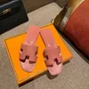 Luxurys Flollal Slippers Sandals Womens Slipper Leather Rubber Flats Designer Sandal Beach Shoes Loafer環境保護スライドトレーナースニーカー