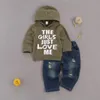 Set di abbigliamento Set di vestiti per neonato Maglione con stampa di lettere con cappuccio Jeans con design a foro in vita elastica