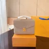 Sacs de créateurs en cuir authentiques Femmes Fleurs Lettres Luxurys Designers sacs à main Small Messenger Sacs Messager Bossing Handbag Woman Mini Racs Posses Designer Woman Handsbag