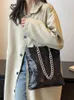 Handväskor Sequined Luxury Designer Chain Fashion Versatile Big Shoulder Bags Summer Casual For Women Trendy Classic Leather Purse 231220