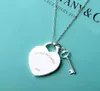 2024 Designer Love Key T Family Necklace Female Di ISN Minority Design Catena di clavicole a forma di cuore