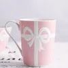 Wytłoczony kubek Bowknot Blue Pink Kolor Bone China Kubek i filiżanka 350 ml biały porcelanowy kubek kawy