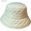 Cappelli a bordo larghi cappelli da secchio inverno 2021 femmina brodo coreano di colore solido coreano versatile diamante reticolo per cappello pescatore di pesca alla moda di moda web top piatto top hatl231221