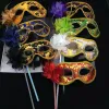 Masques de fête Sexy Venetian Venise Holder Feather Flower Wedding Carnival Performance Purple Costume Sex Lady Masquerade 230216 LL