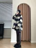 冬の女性のためのウールの格子縞のコートファッショナブルなルーズカジュアル用途短いジャケット